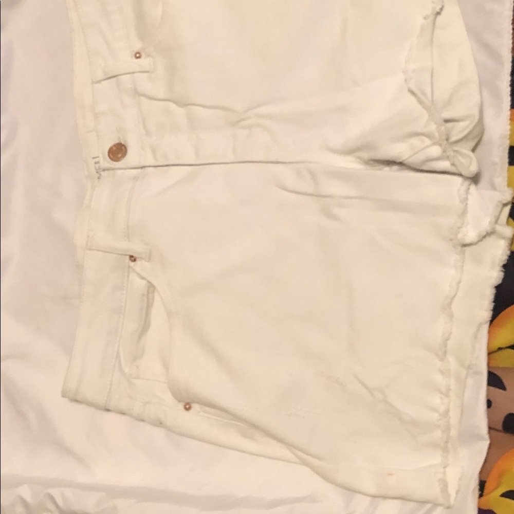 White Mid rise shorts